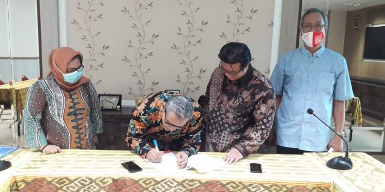 Penanda tangan kerjasama antara koordinator program studi doktor pendidikan