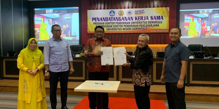 Penandatanganan Perjanjian Kerjasama UNIB dan UNG Program Doktor Pendidikan.